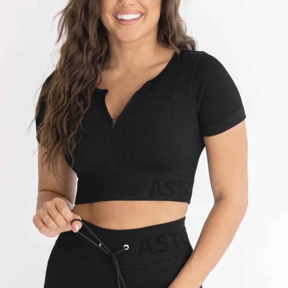 Astoria Seamless Ribbed Series Zip Quarter-Sleeve Crop - Black